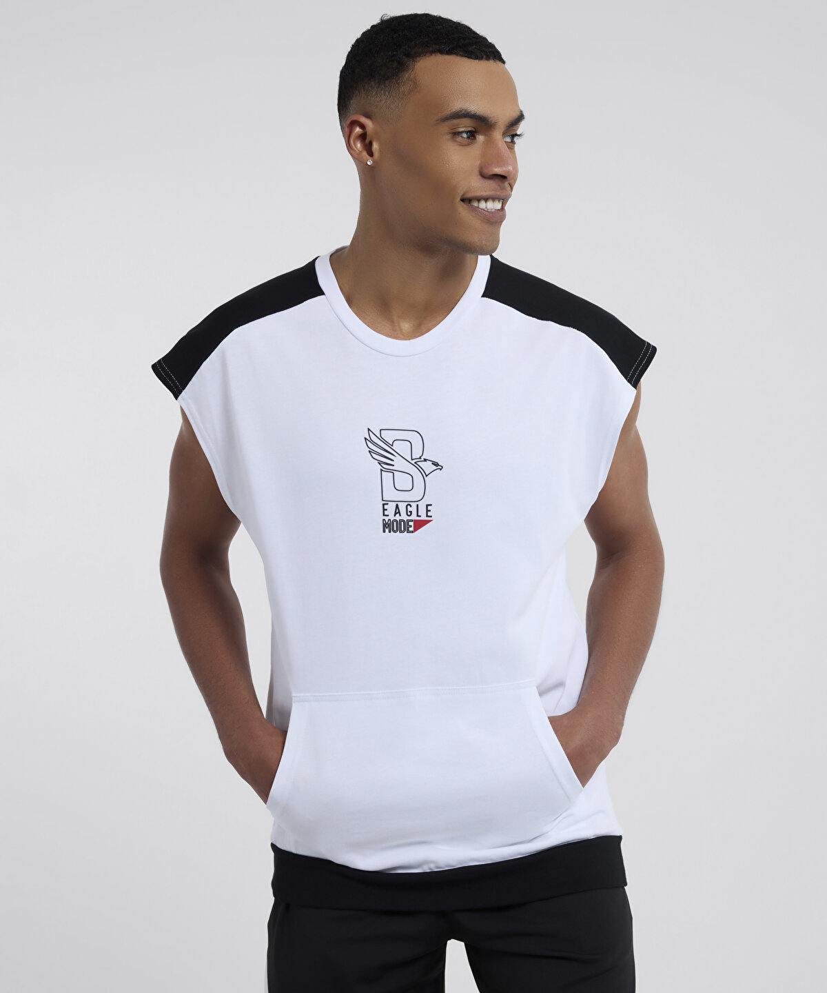 BEŞİKTAŞ ERKEK FITNESS EAGLE MODE KOLSUZ T-SHIRT SAGB2430